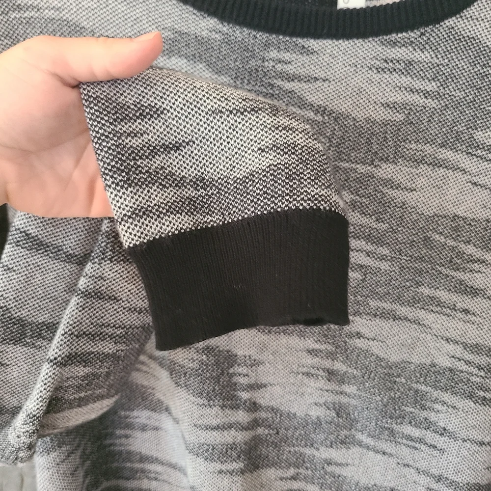 Indigenous Black and White Crew Neck Abstract Stiped Peruvian Cotton Sweater Lg